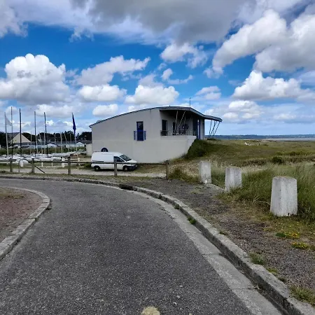 Maison Les Pieds Dans La Mer Quineville Exterior photo